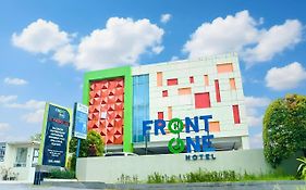 Front One Hotel Purwodadi